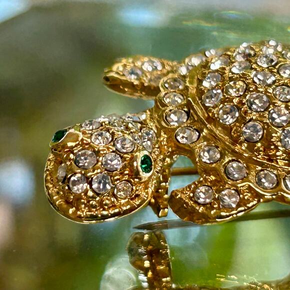 Vintage Gold Tone Turtle Brooch with Clear Rhinestones - Picture 3 of 16
